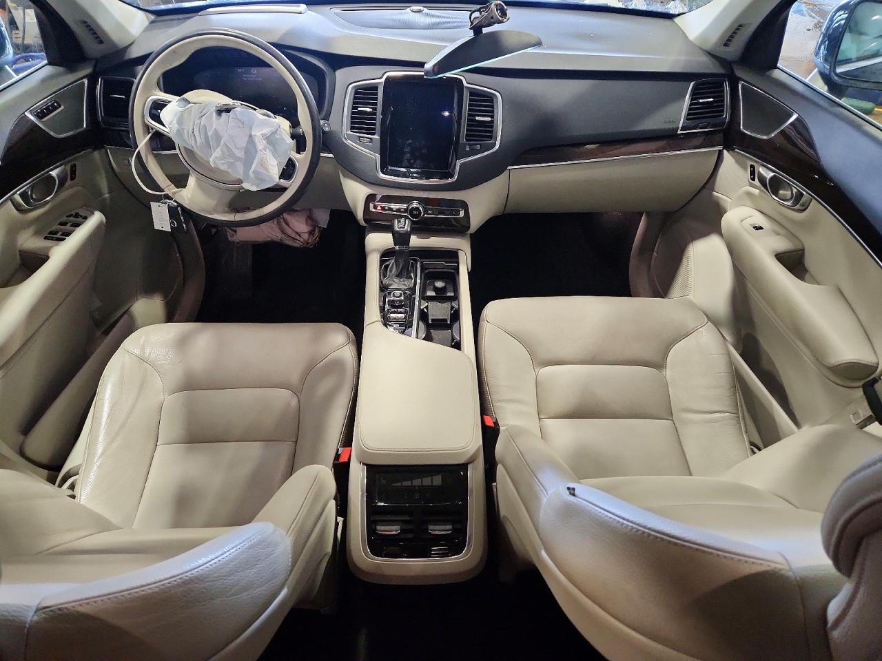 2019 VOLVO XC90 T6 MOMENTUM photo 8