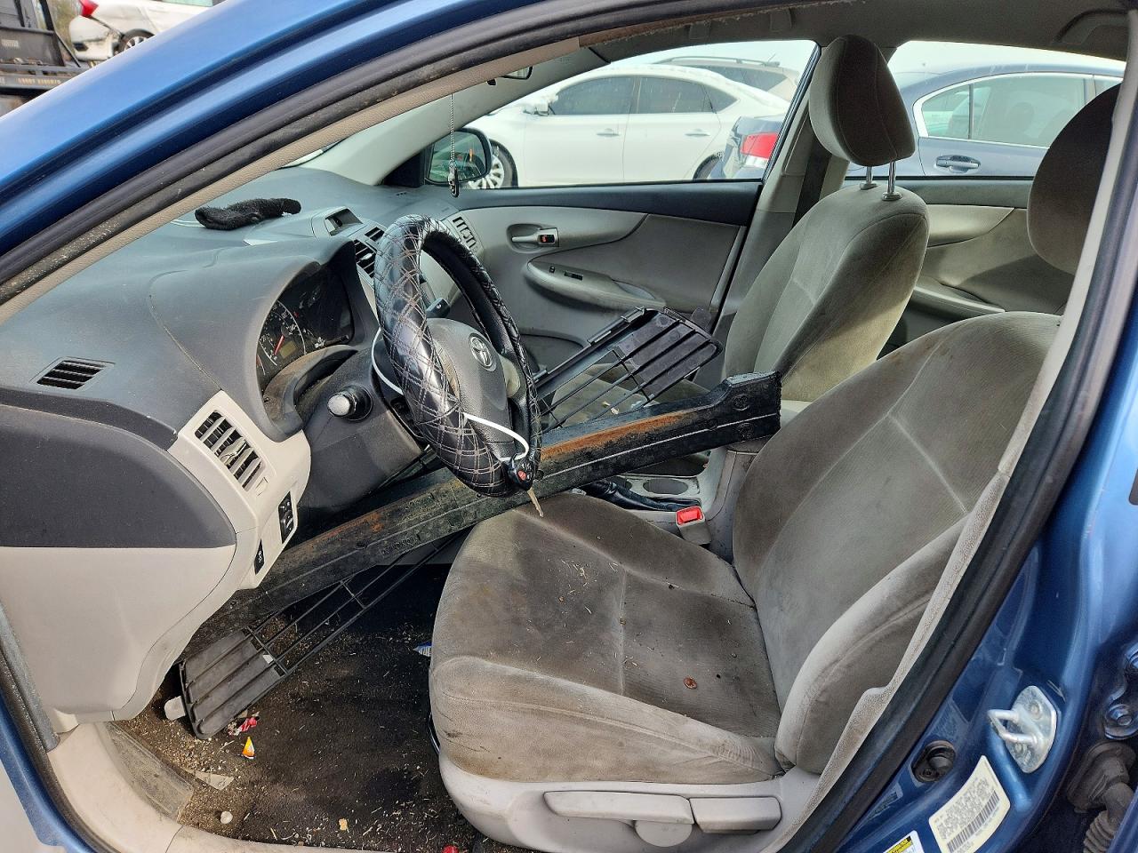 2013 TOYOTA COROLLA LE photo 7