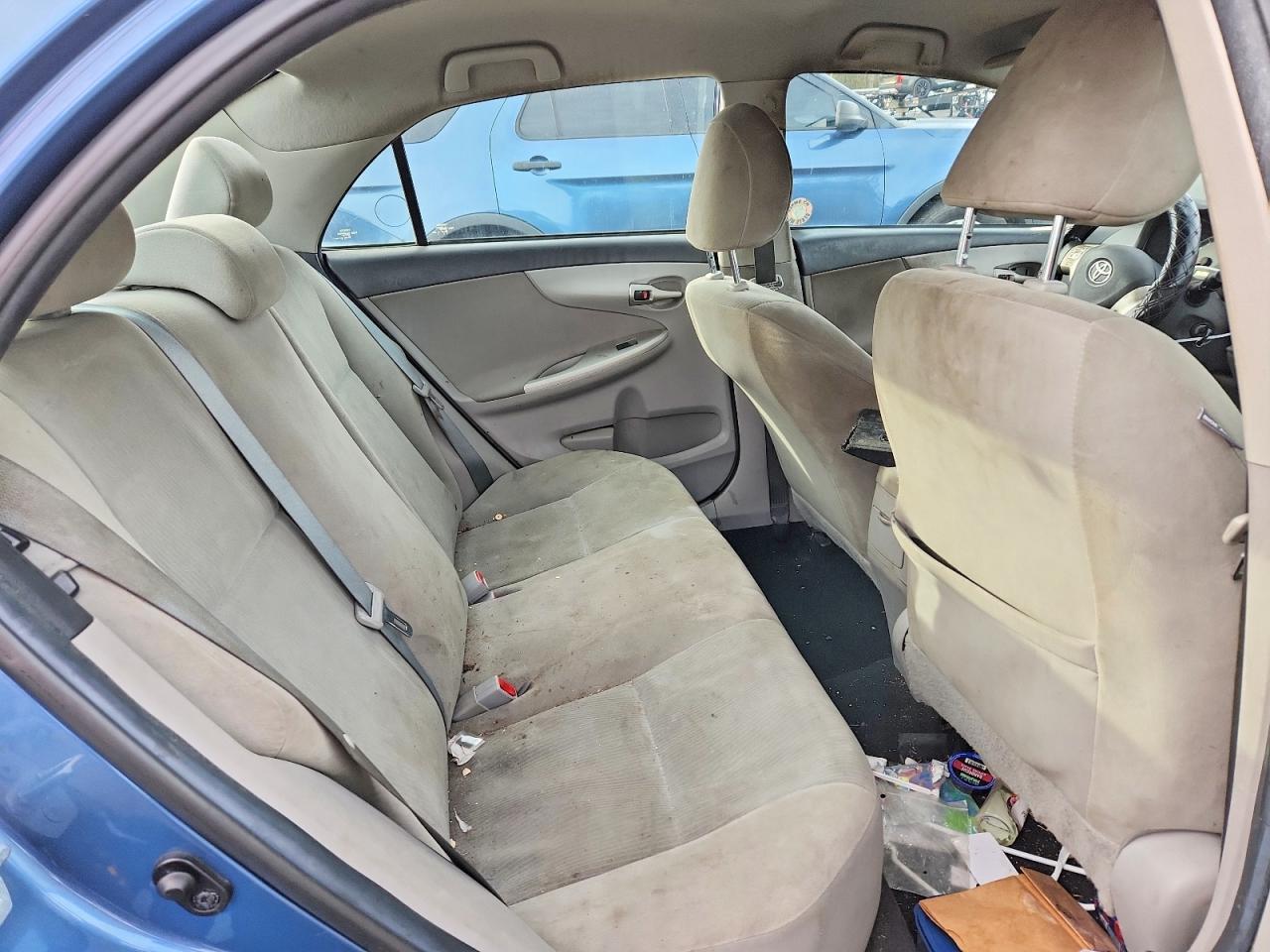 2013 TOYOTA COROLLA LE photo 10