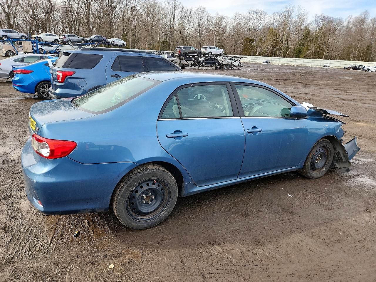 2013 TOYOTA COROLLA LE photo 3
