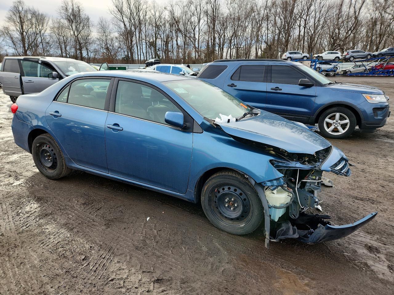 2013 TOYOTA COROLLA LE photo 4