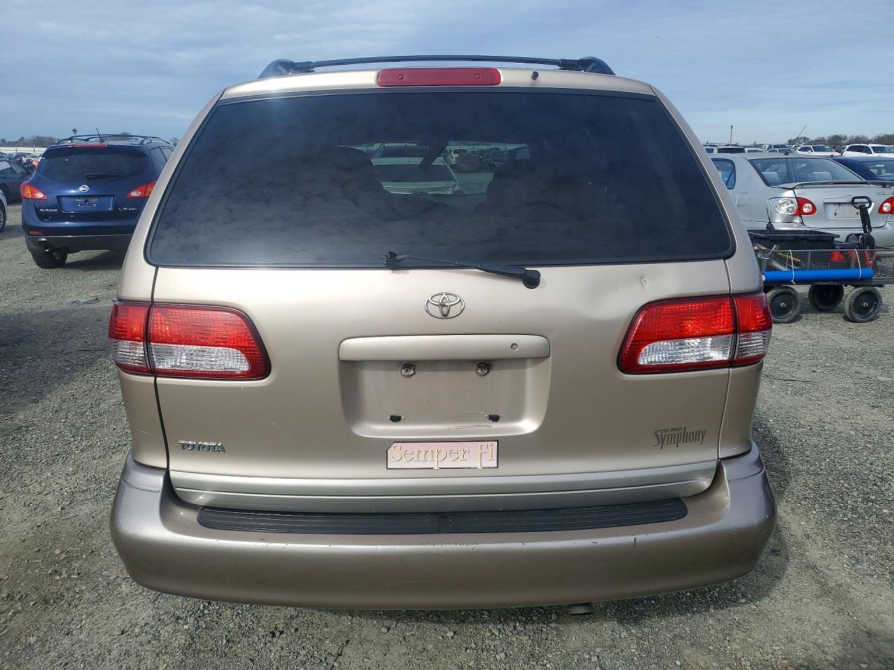2003 TOYOTA SIENNA LE photo 11