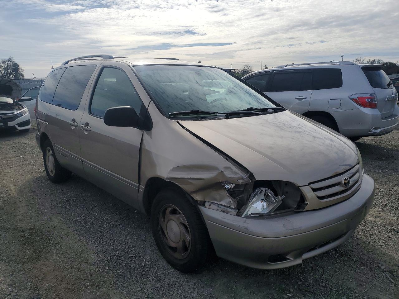 2003 TOYOTA SIENNA LE photo 7