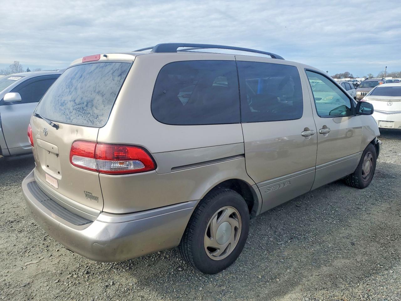2003 TOYOTA SIENNA LE photo 5