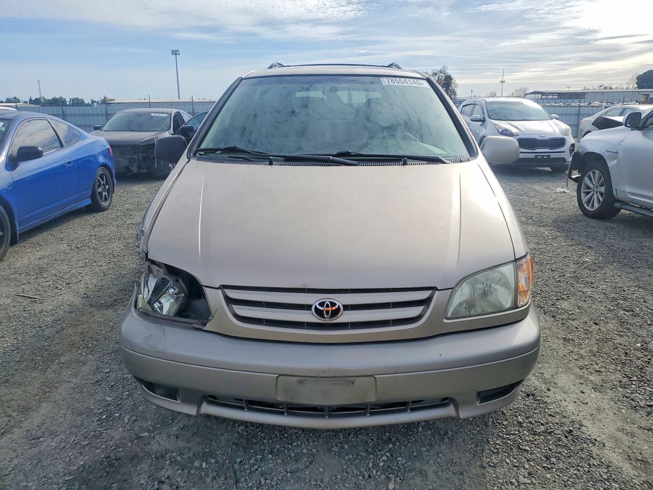 2003 TOYOTA SIENNA LE photo 9