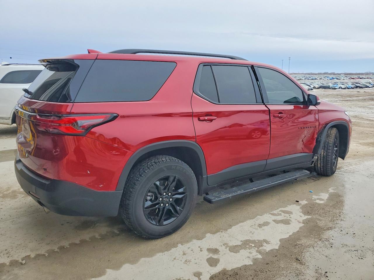 2023 CHEVROLET TRAVERSE LT photo 3
