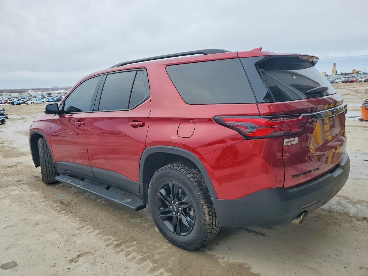 2023 CHEVROLET TRAVERSE LT photo 2