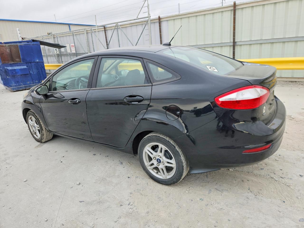 2019 FORD FIESTA SE photo 3