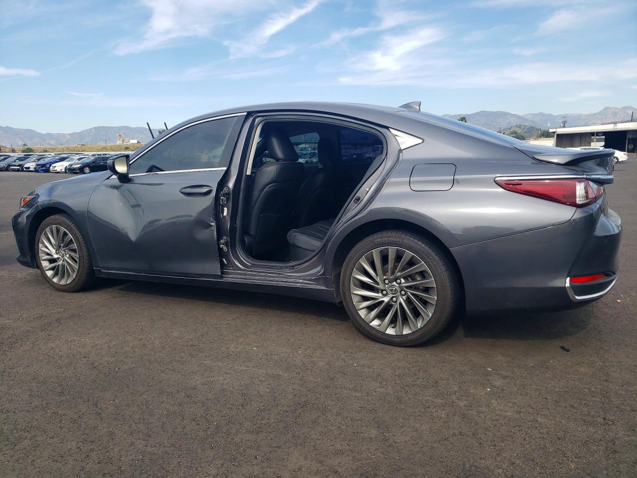 2024 LEXUS ES 300H BASE photo 3