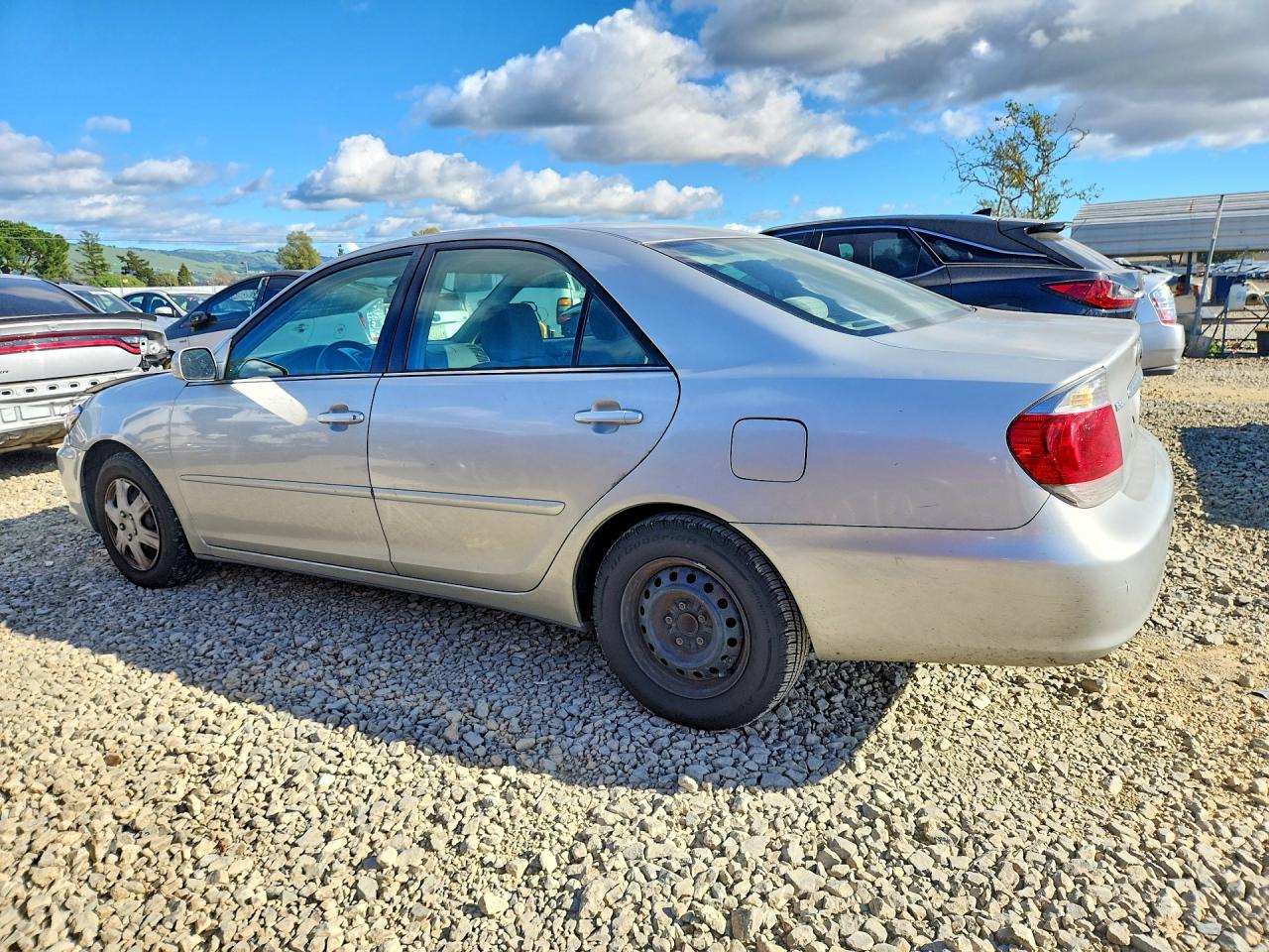 2005 TOYOTA CAMRY LE photo 2