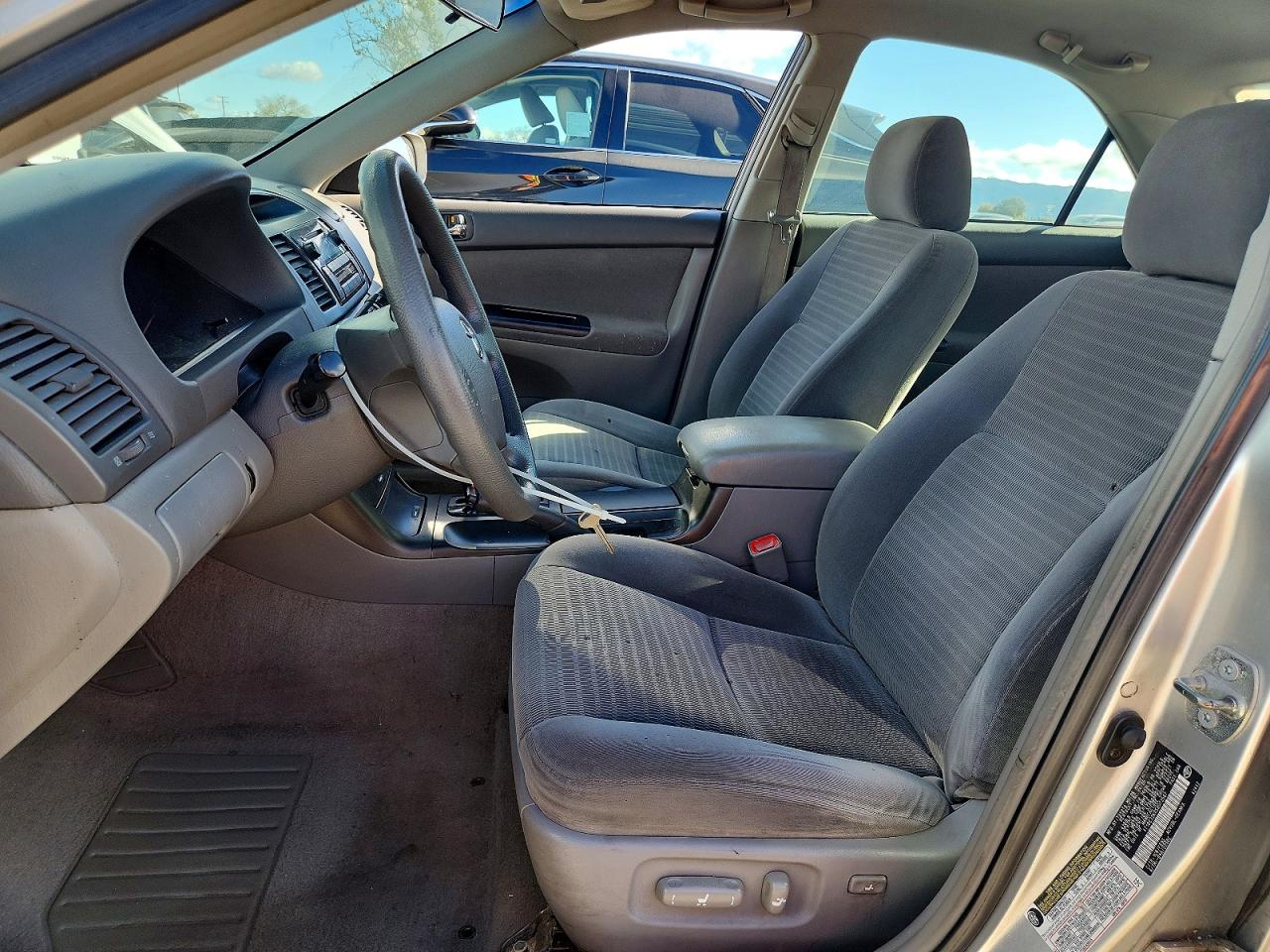 2005 TOYOTA CAMRY LE photo 7