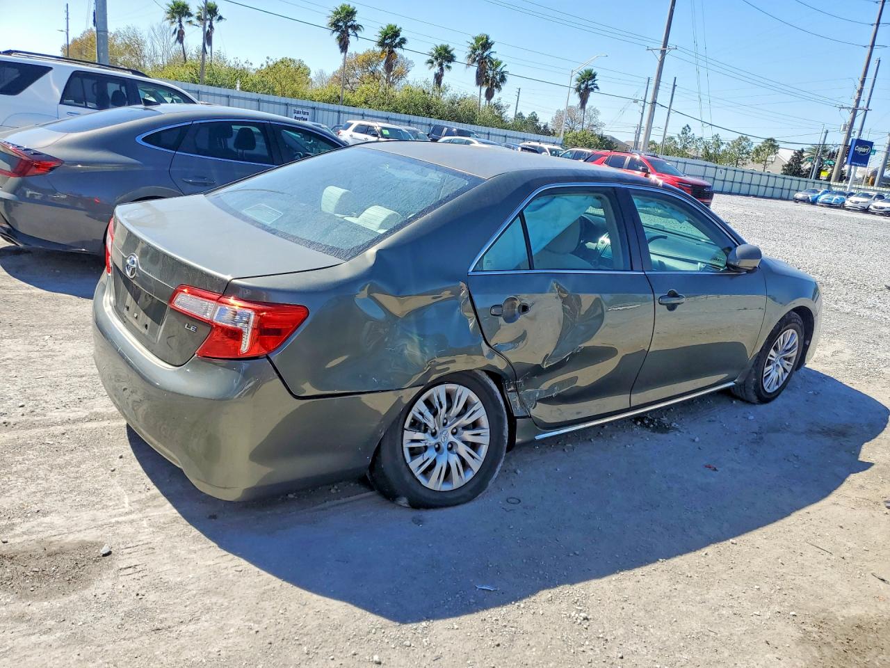 2013 TOYOTA CAMRY LE photo 5