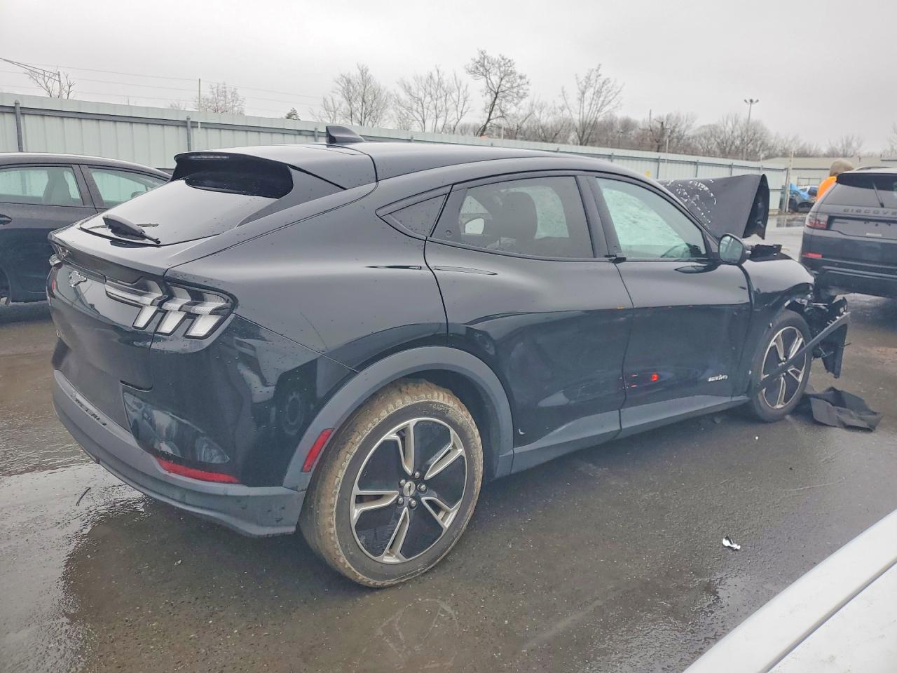2022 FORD MUSTANG MACH-E SELECT photo 5