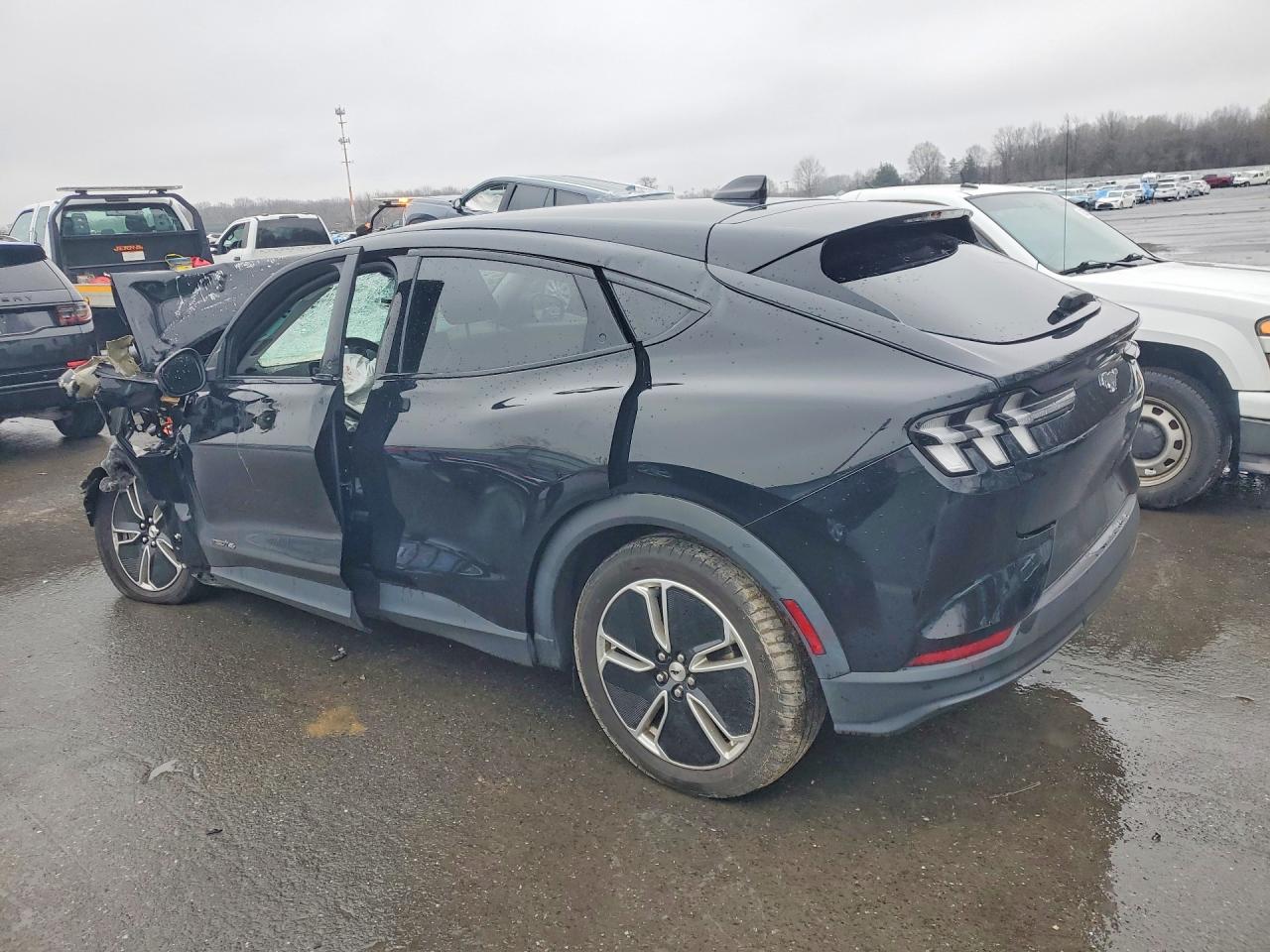 2022 FORD MUSTANG MACH-E SELECT photo 3
