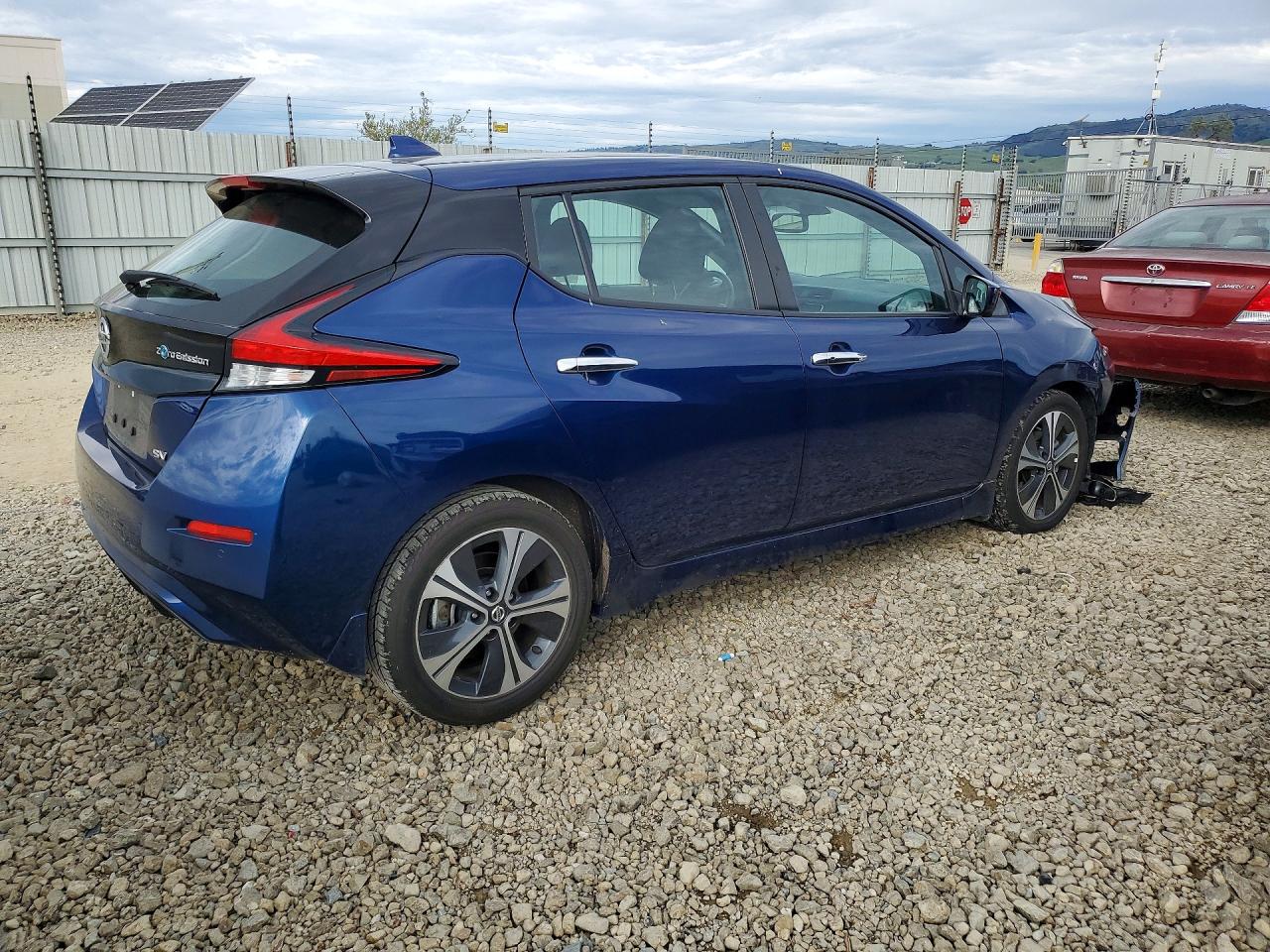 2021 NISSAN LEAF SV photo 3