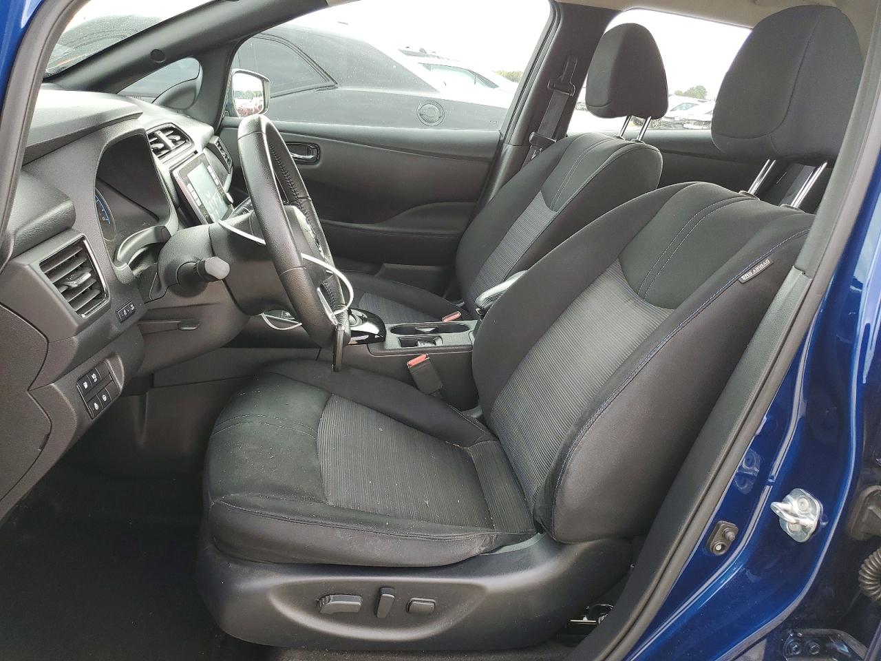 2021 NISSAN LEAF SV photo 7