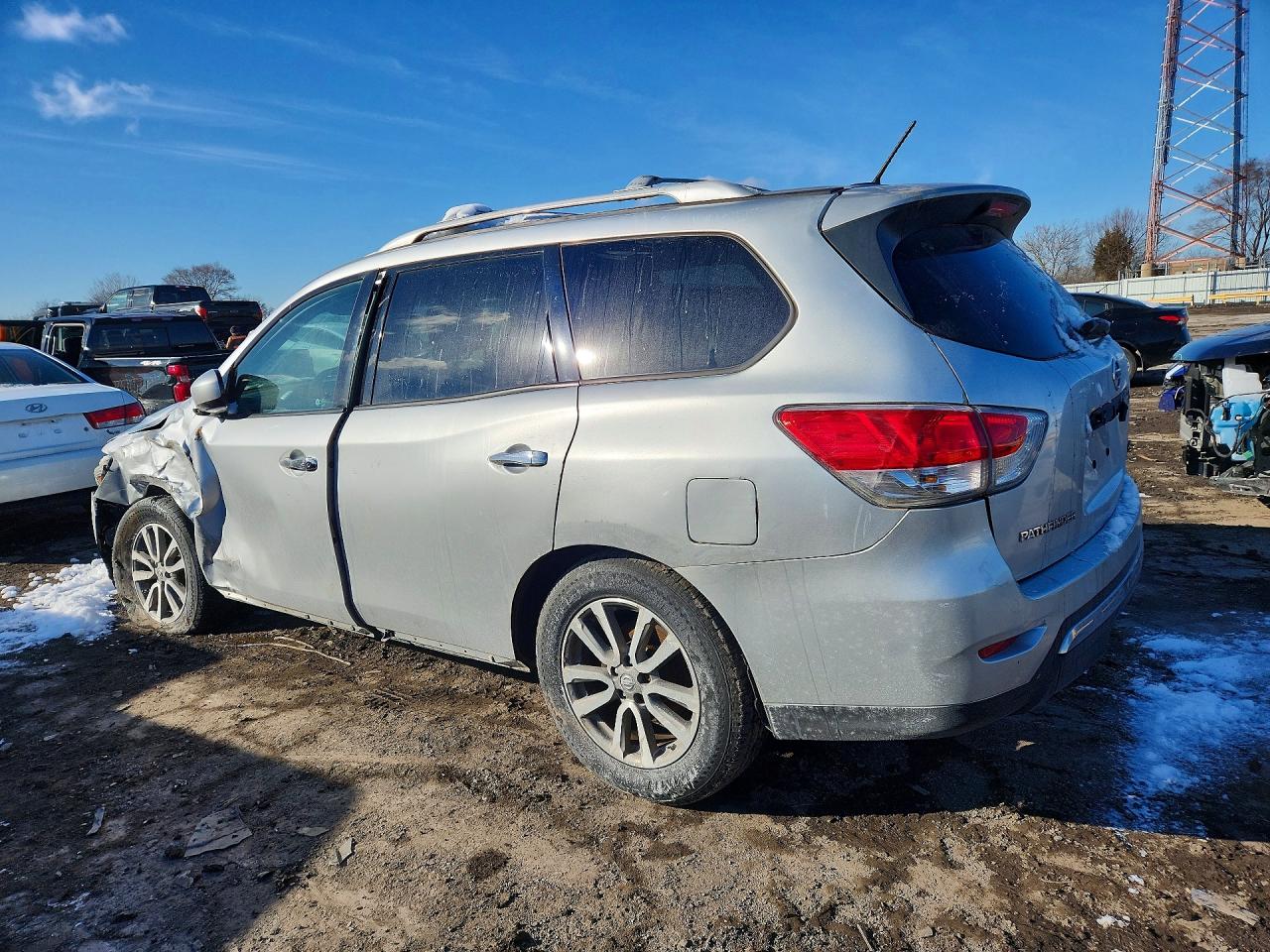 2013 NISSAN PATHFINDER S photo 2