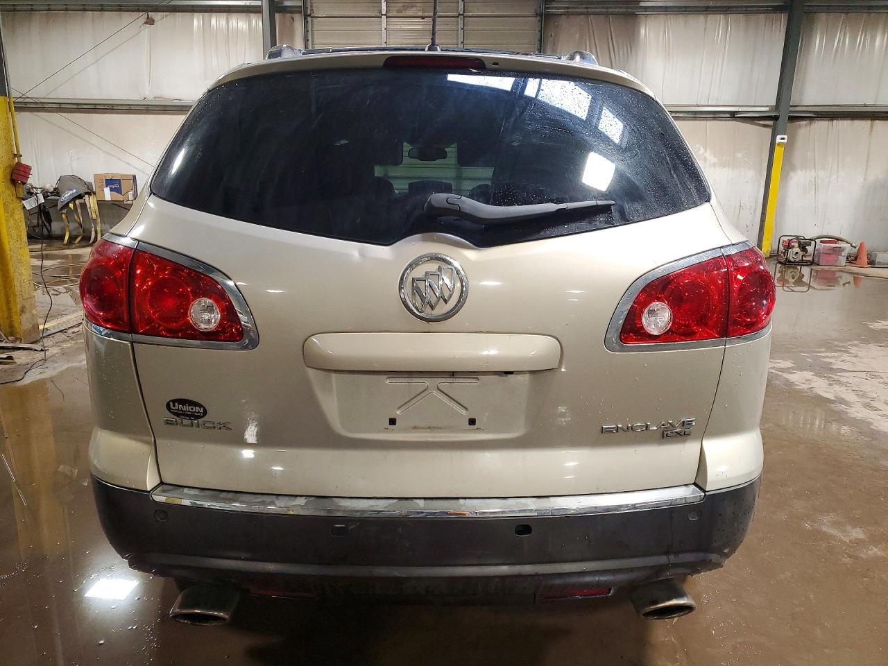2011 BUICK ENCLAVE CXL photo 6