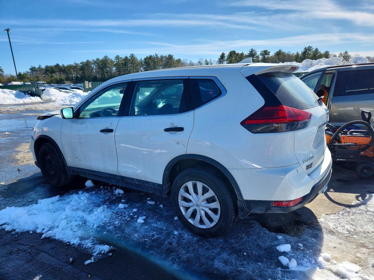 2017 NISSAN ROGUE SV photo 3