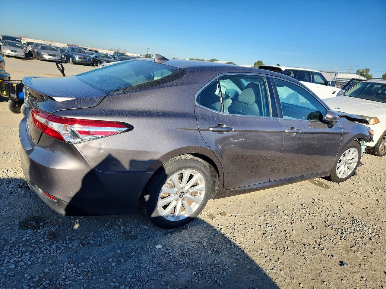 2019 TOYOTA CAMRY LE photo 3