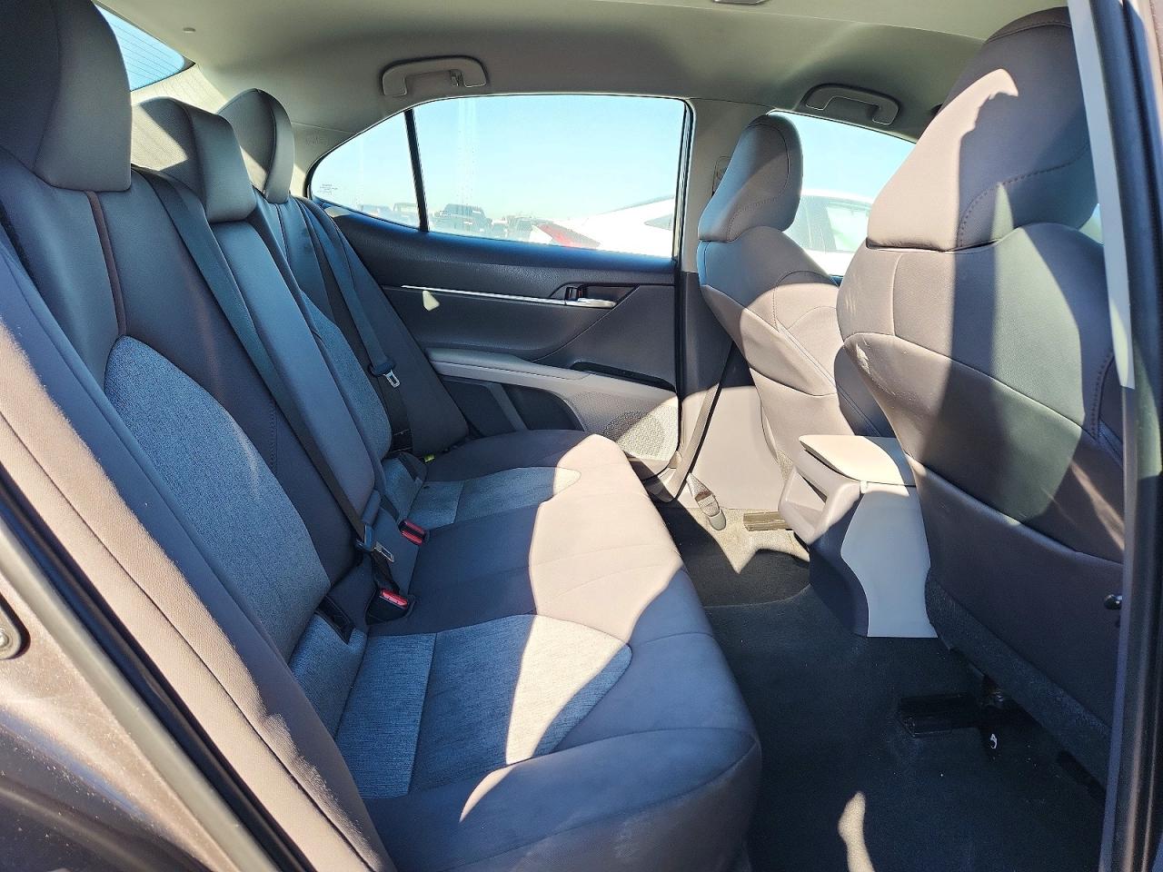 2019 TOYOTA CAMRY LE photo 10