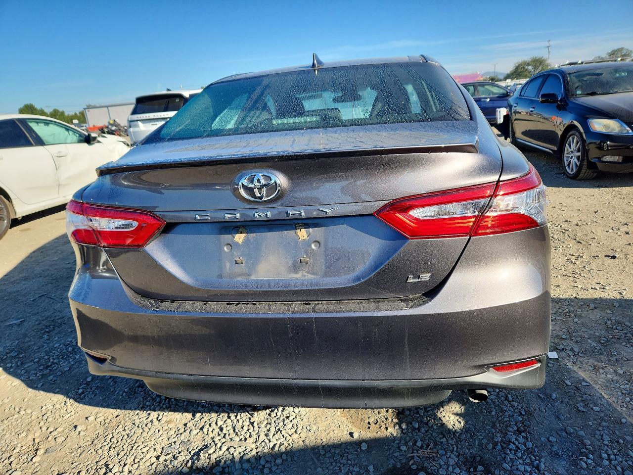 2019 TOYOTA CAMRY LE photo 6