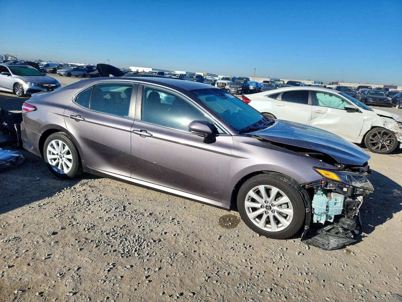 2019 TOYOTA CAMRY LE photo 4