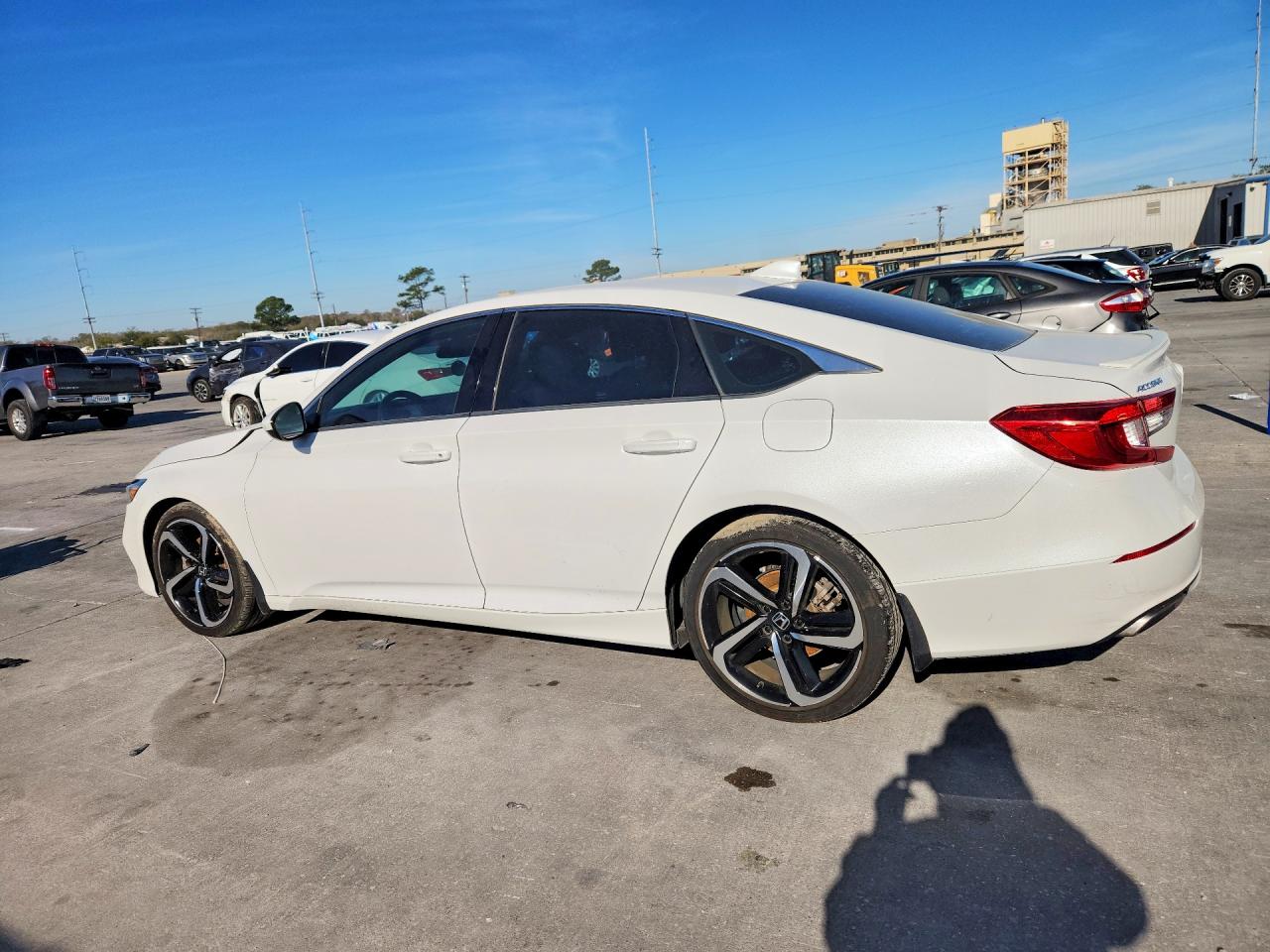 2018 HOND ACCORD photo 2