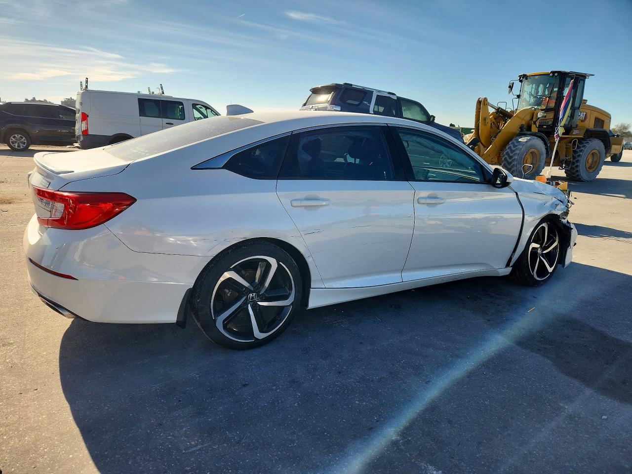 2018 HOND ACCORD photo 3