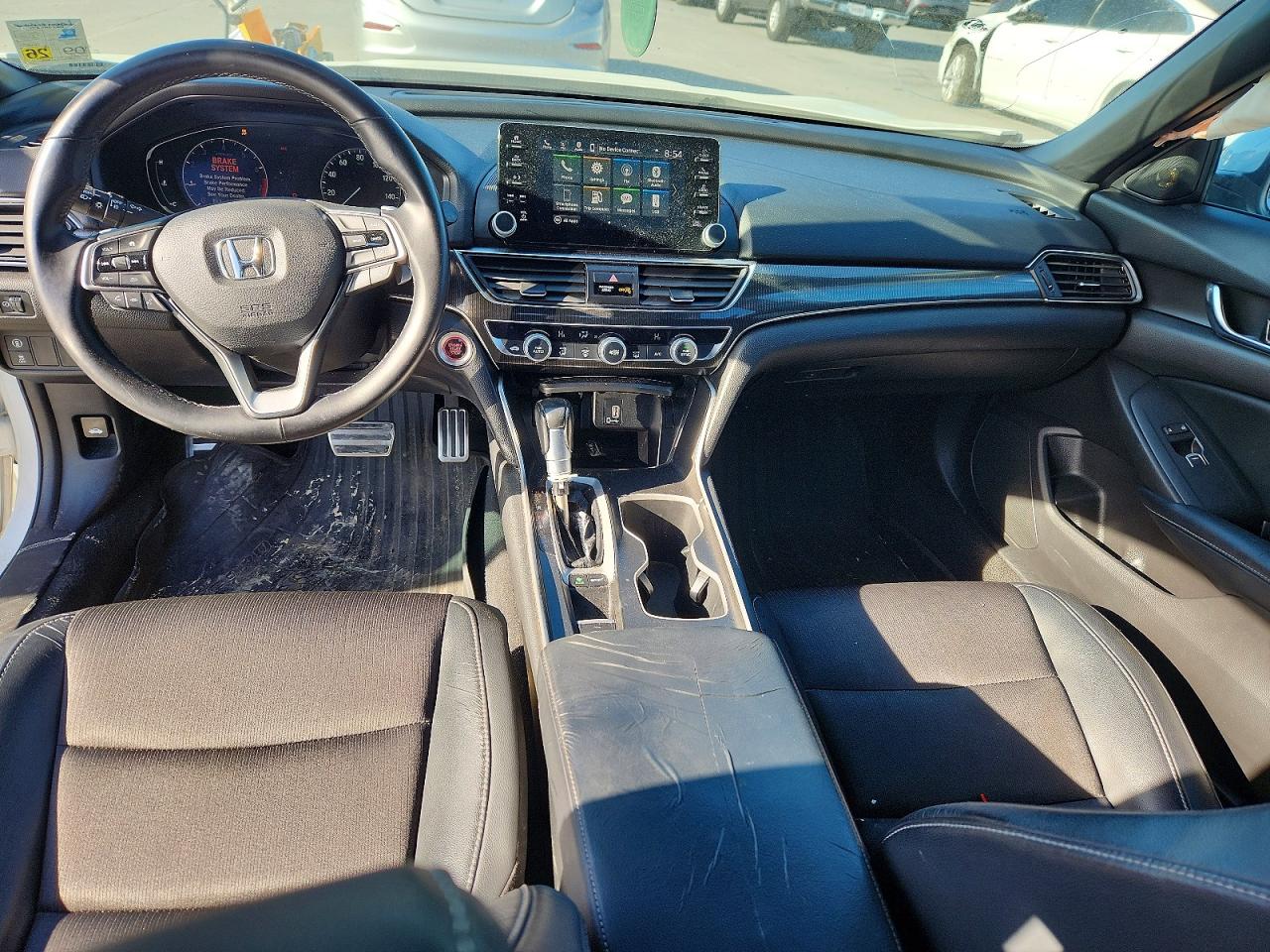 2018 HOND ACCORD photo 8