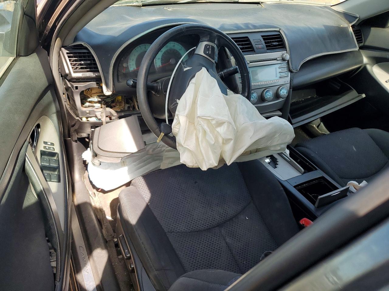 2010 TOYOTA CAMRY SE photo 8