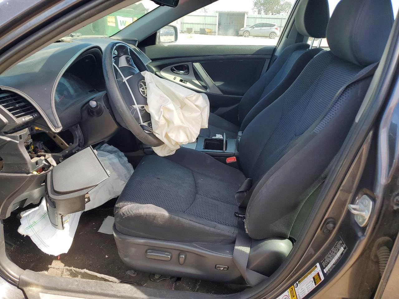 2010 TOYOTA CAMRY SE photo 7