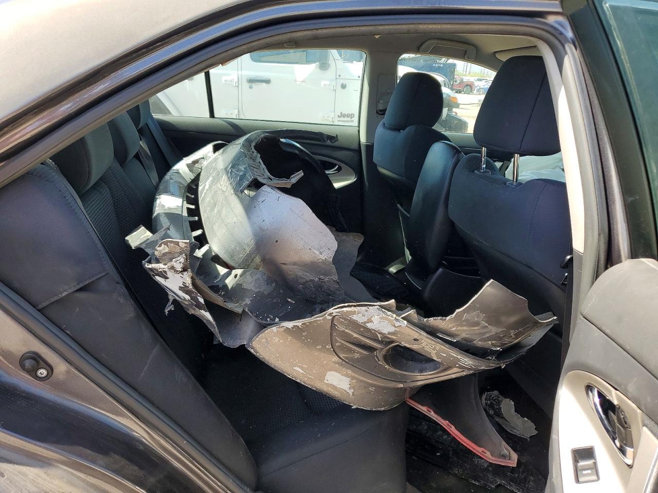 2010 TOYOTA CAMRY SE photo 10
