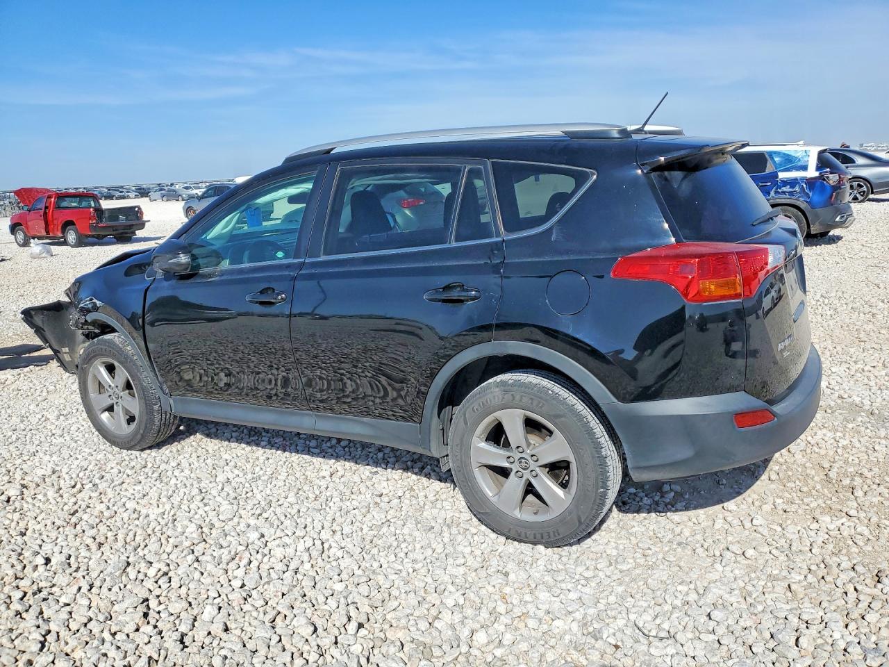 2015 TOYOTA RAV4 XLE photo 3