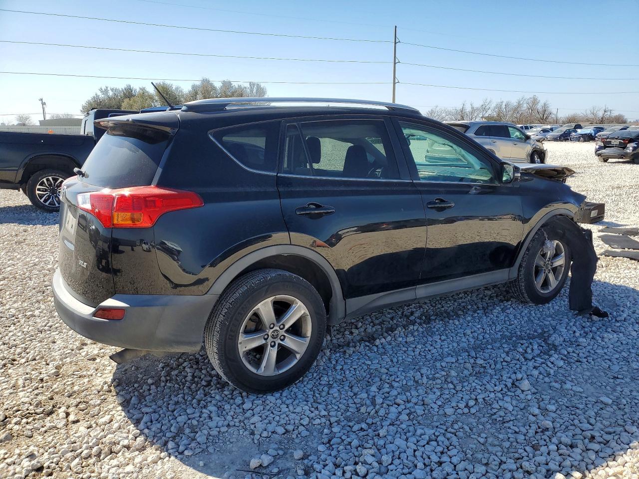 2015 TOYOTA RAV4 XLE photo 5