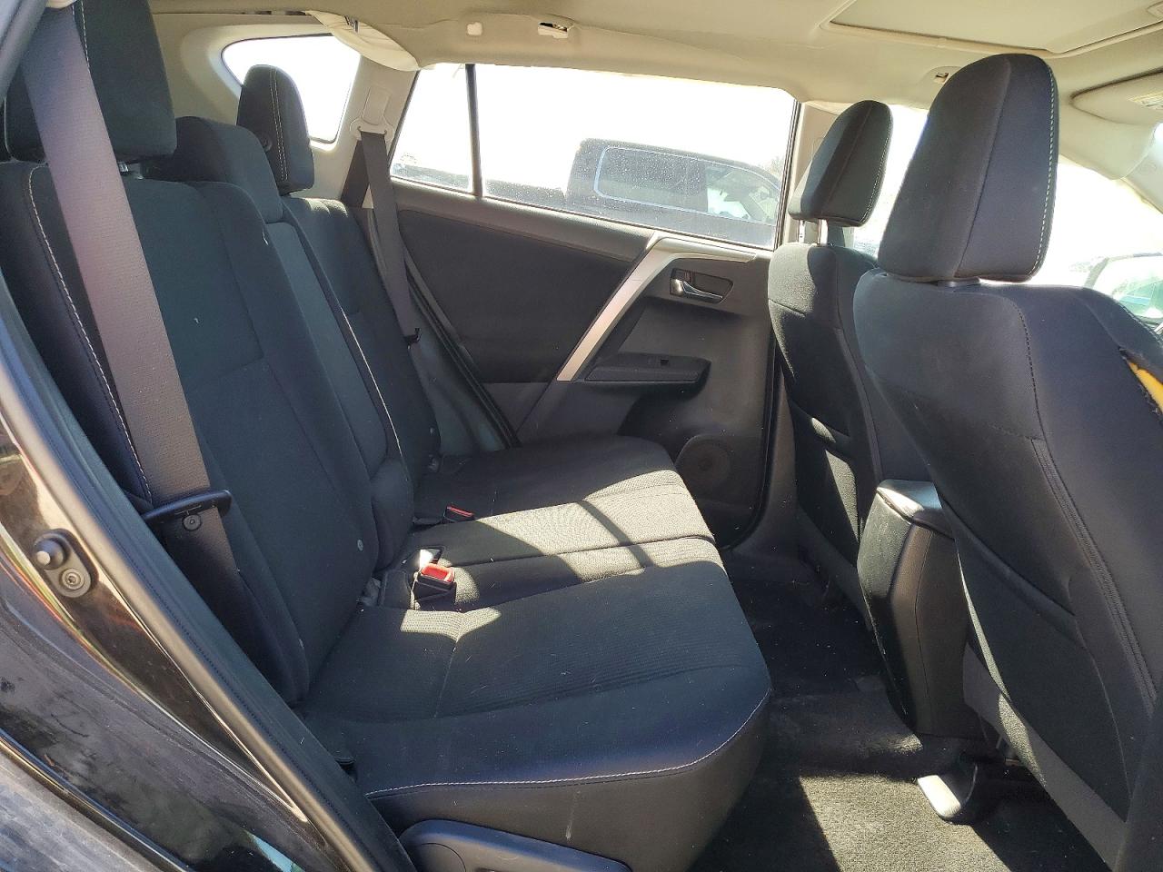2015 TOYOTA RAV4 XLE photo 21