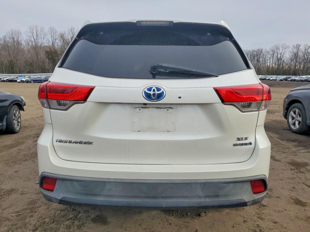 2017 TOYOTA HIGHLANDER HYBRID XLE photo 16