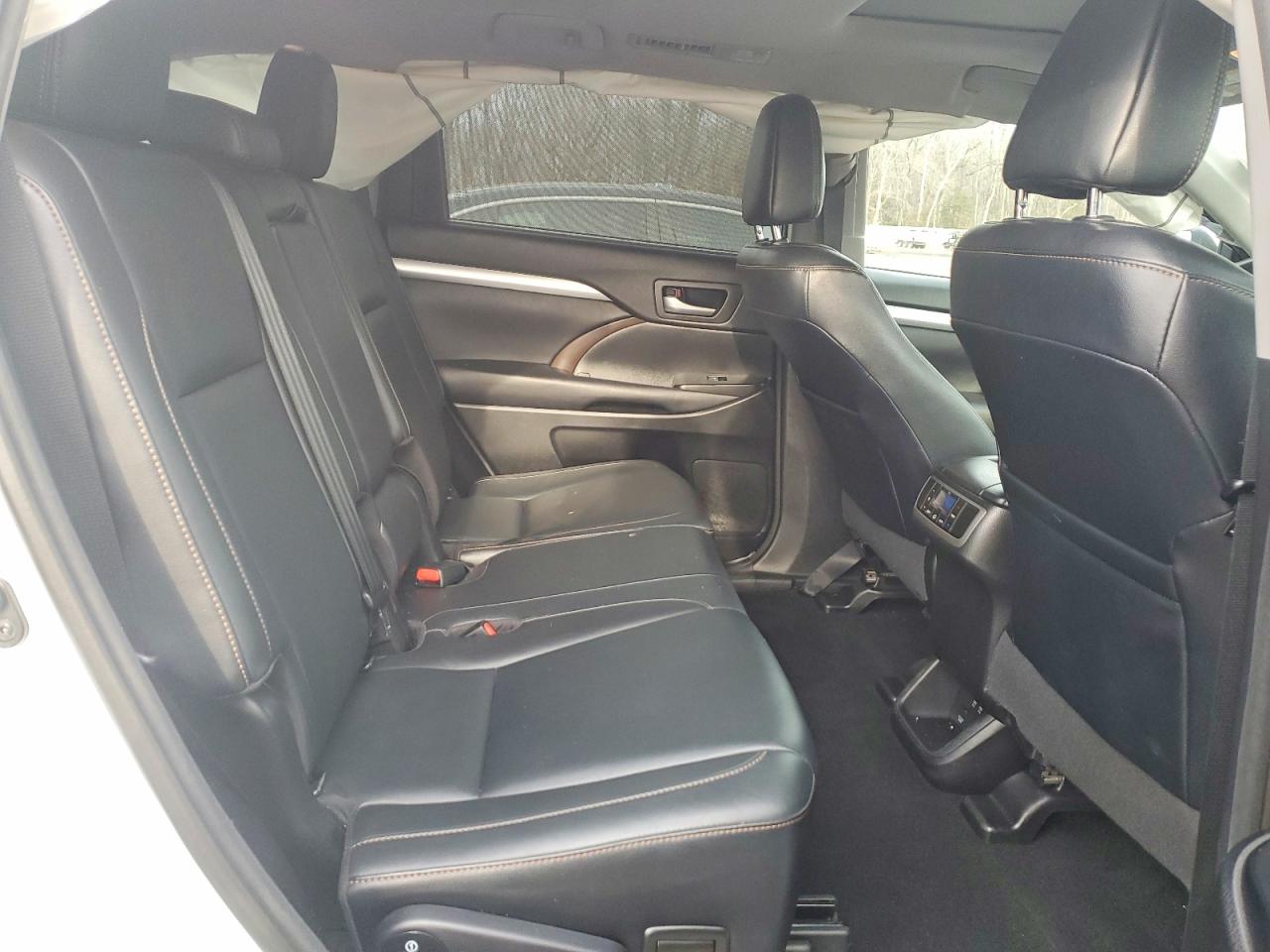 2017 TOYOTA HIGHLANDER HYBRID XLE photo 31