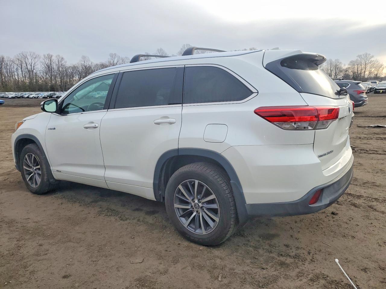 2017 TOYOTA HIGHLANDER HYBRID XLE photo 4