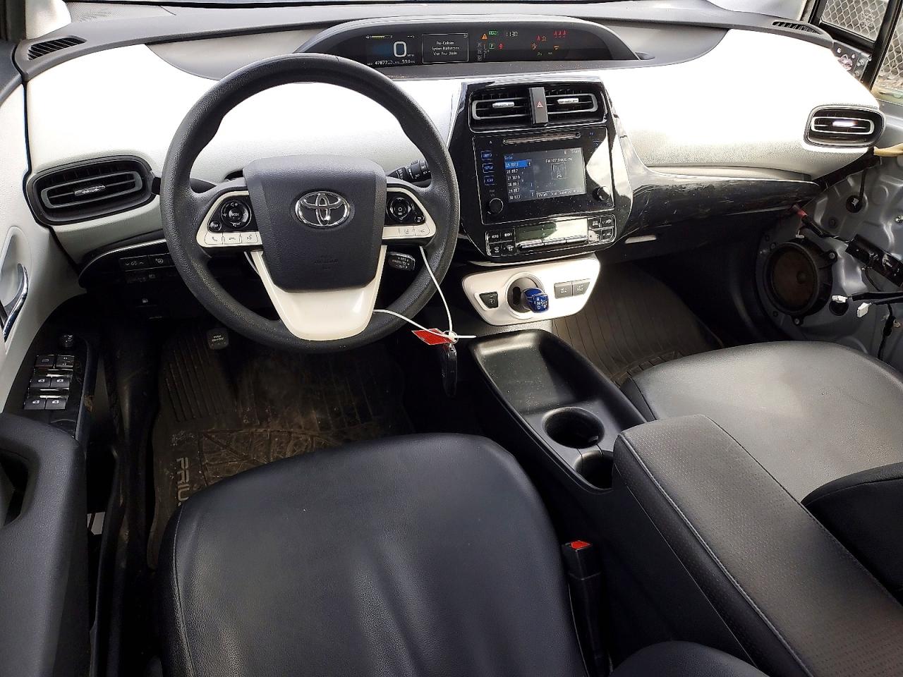 2017 TOYOTA PRIUS TWO photo 8