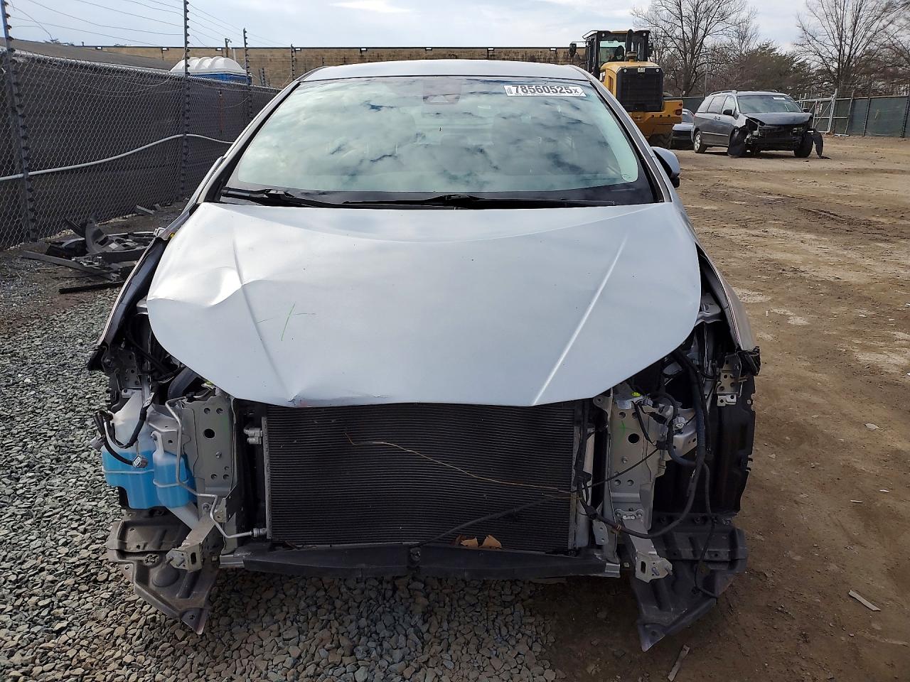 2017 TOYOTA PRIUS TWO photo 5