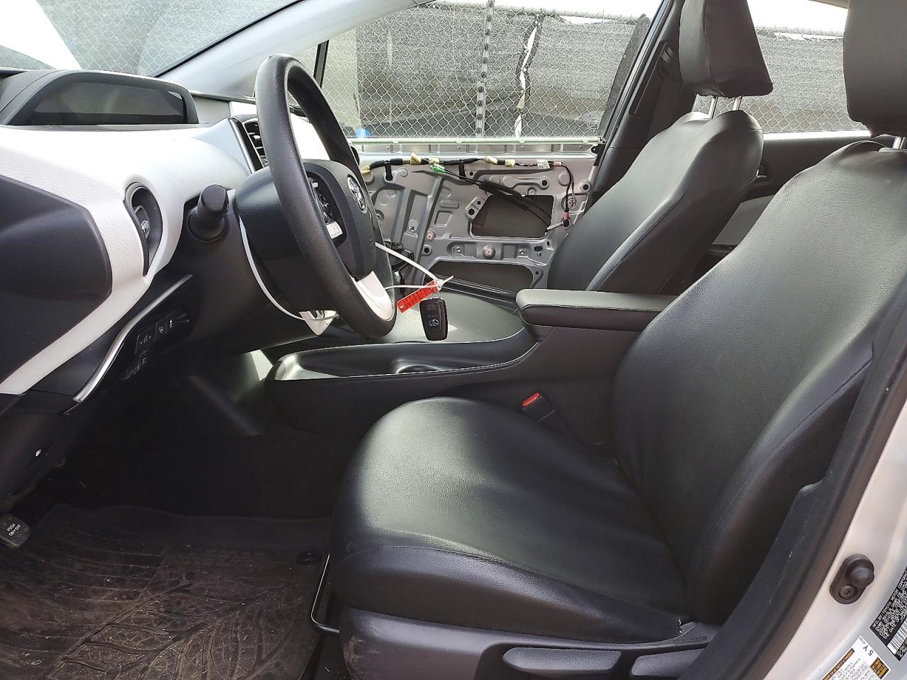 2017 TOYOTA PRIUS TWO photo 7