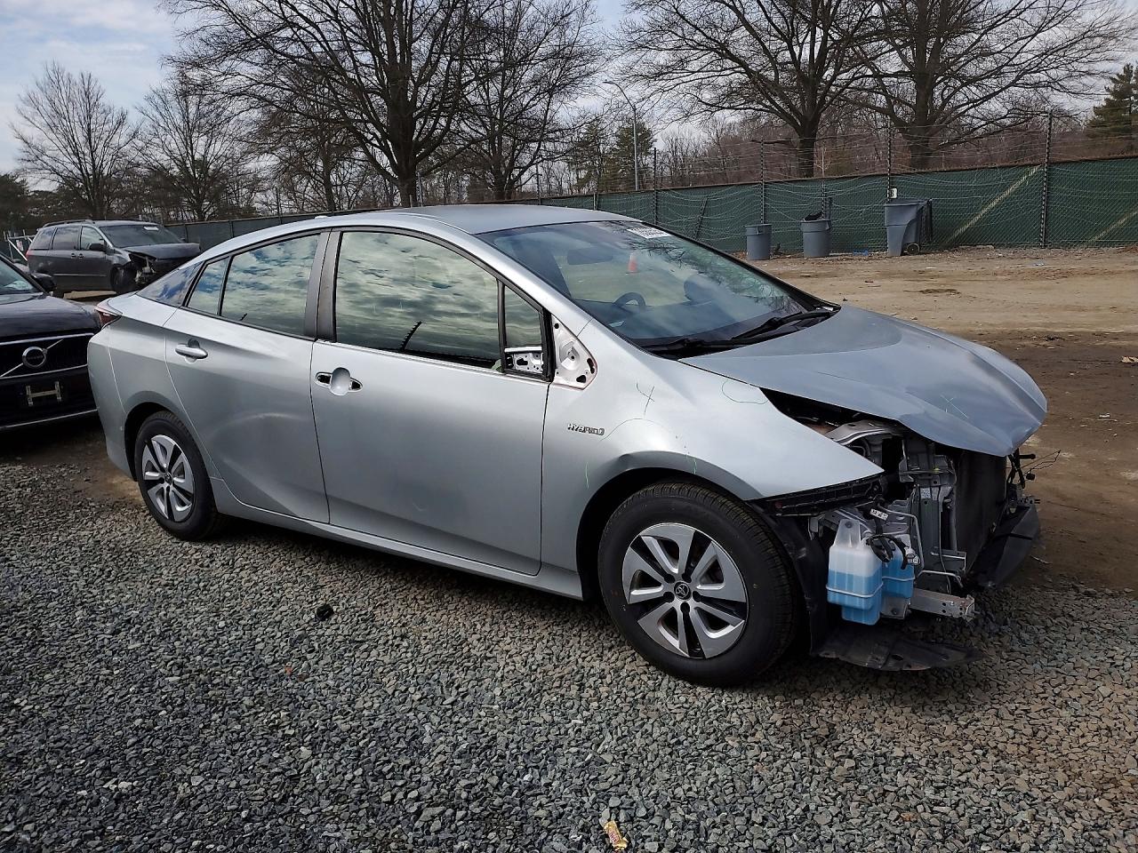 2017 TOYOTA PRIUS TWO photo 4