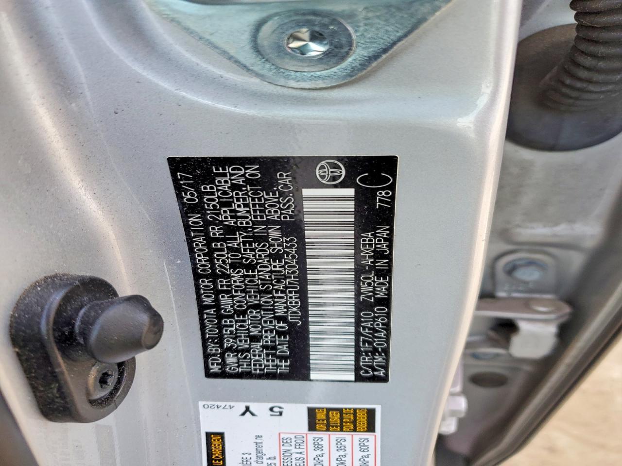 2017 TOYOTA PRIUS TWO photo 13
