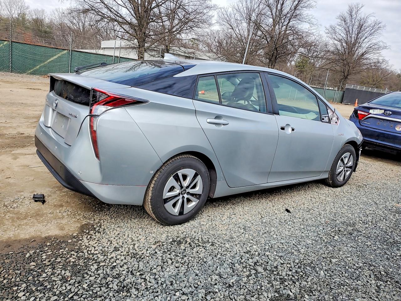 2017 TOYOTA PRIUS TWO photo 3
