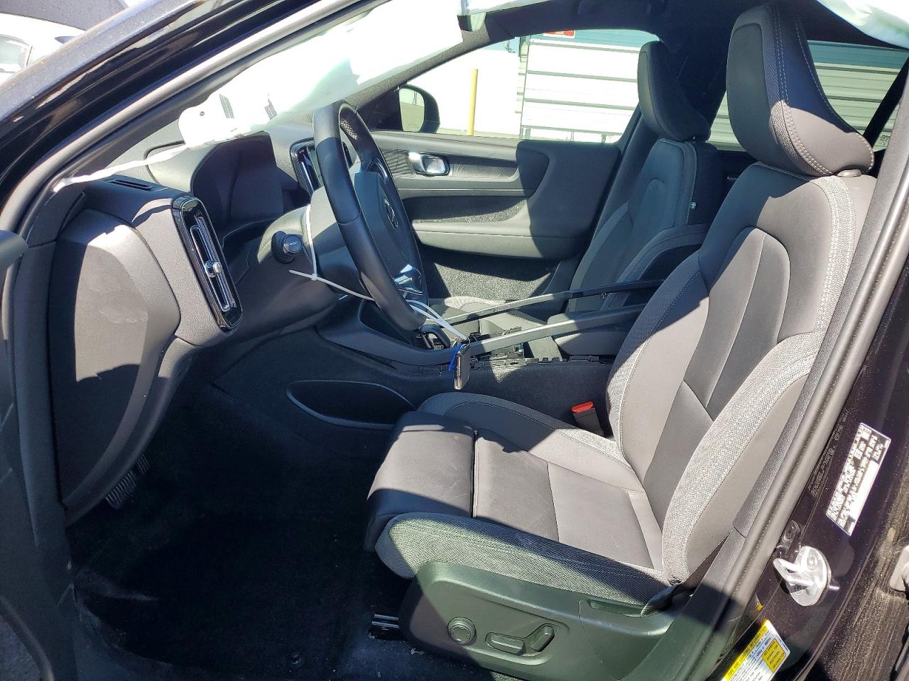 2024 VOLVO XC40 RECHARGE CORE photo 13