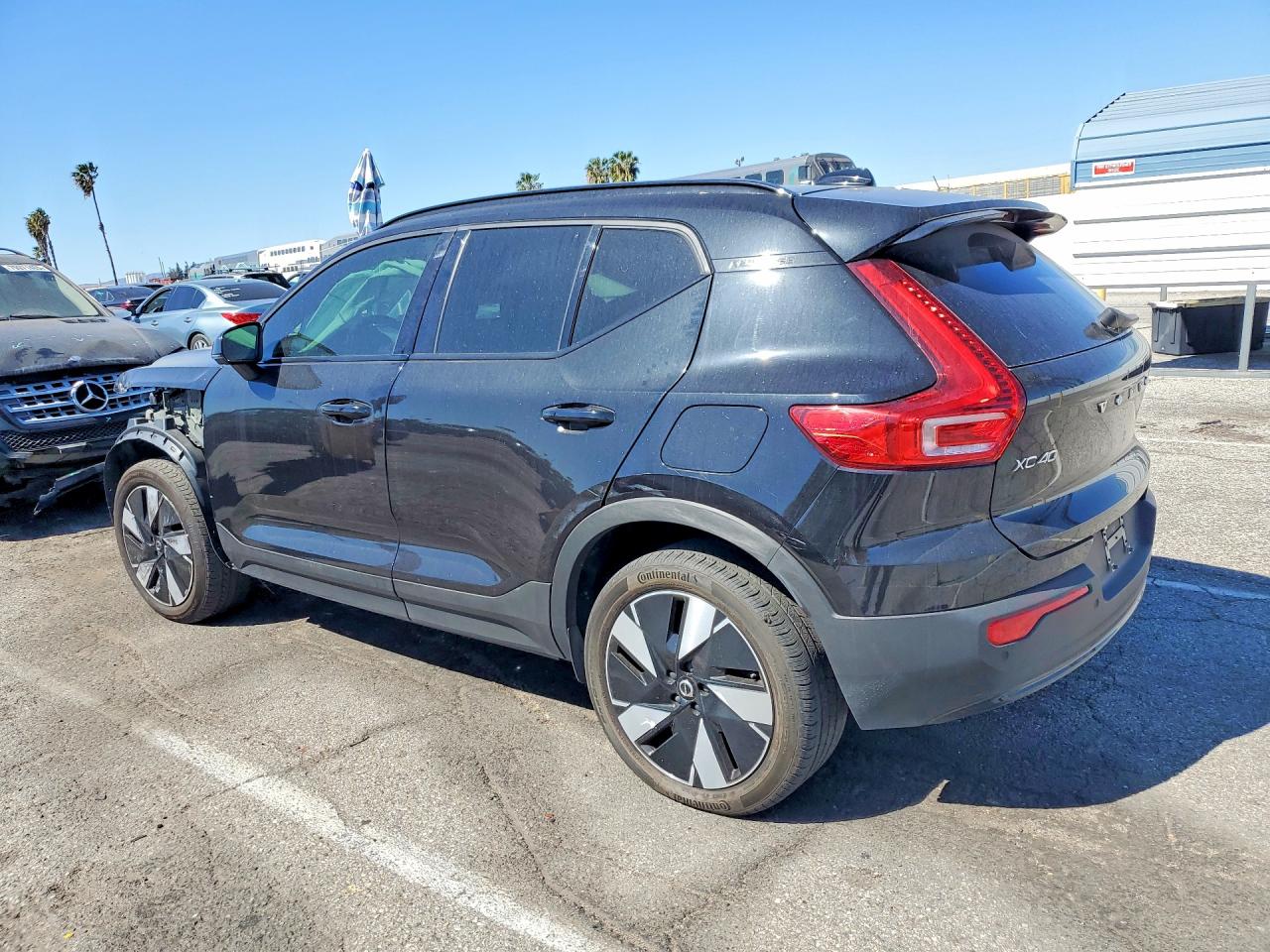 2024 VOLVO XC40 RECHARGE CORE photo 3