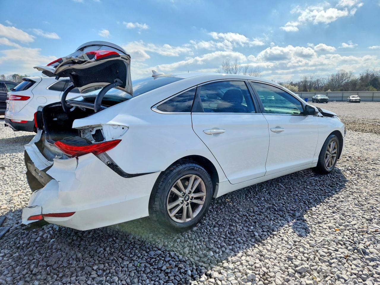 2015 HYUNDAI SONATA SE photo 3