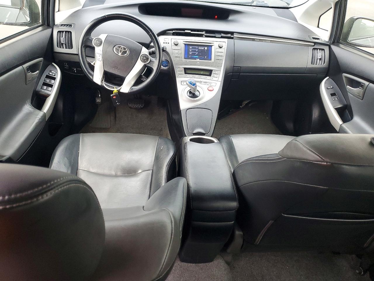 2012 TOYOTA PRIUS FOUR photo 8