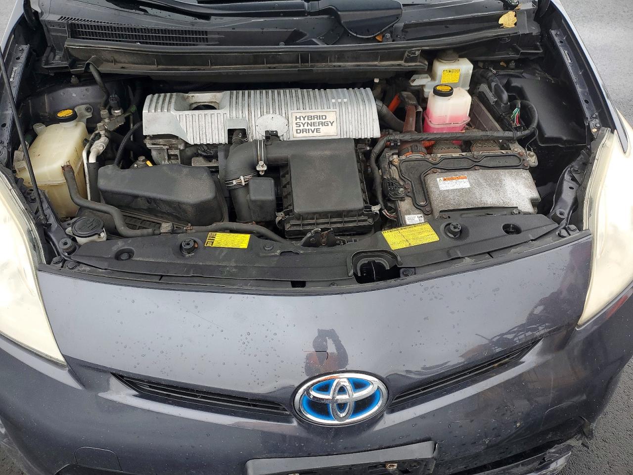 2012 TOYOTA PRIUS FOUR photo 11